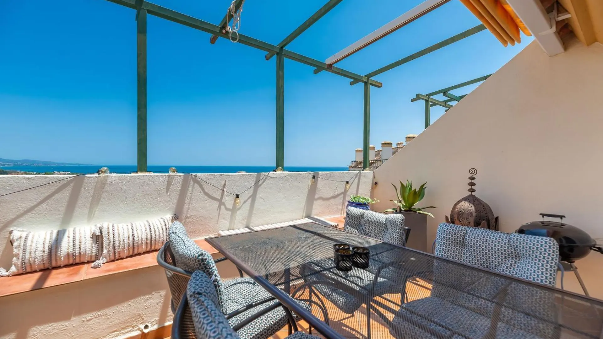 Elegant 2 Bdrm Penthouse With Bbq And Pools Apartment Marbella