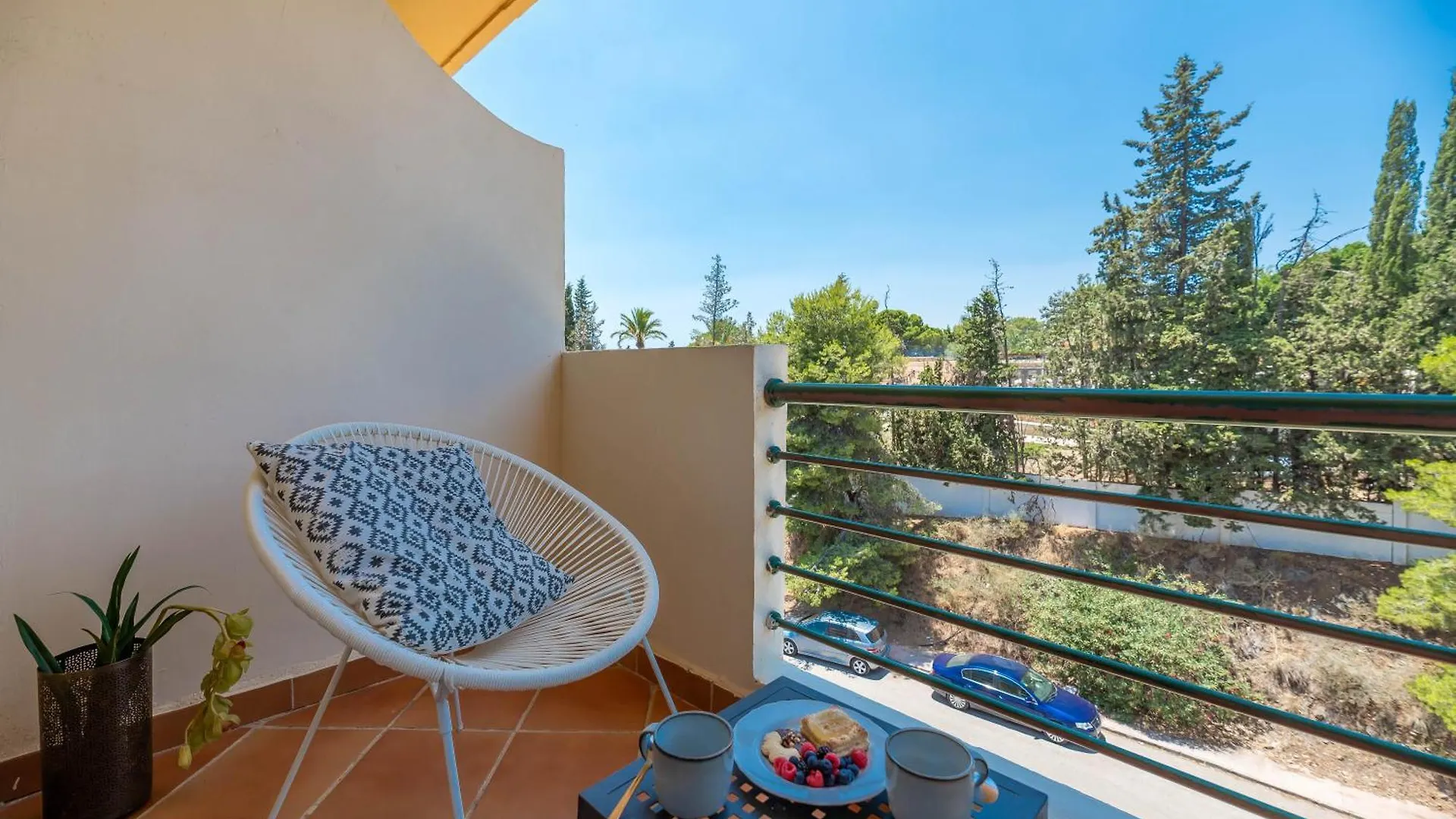 Elegant 2 Bdrm Penthouse With Bbq And Pools Apartment Marbella