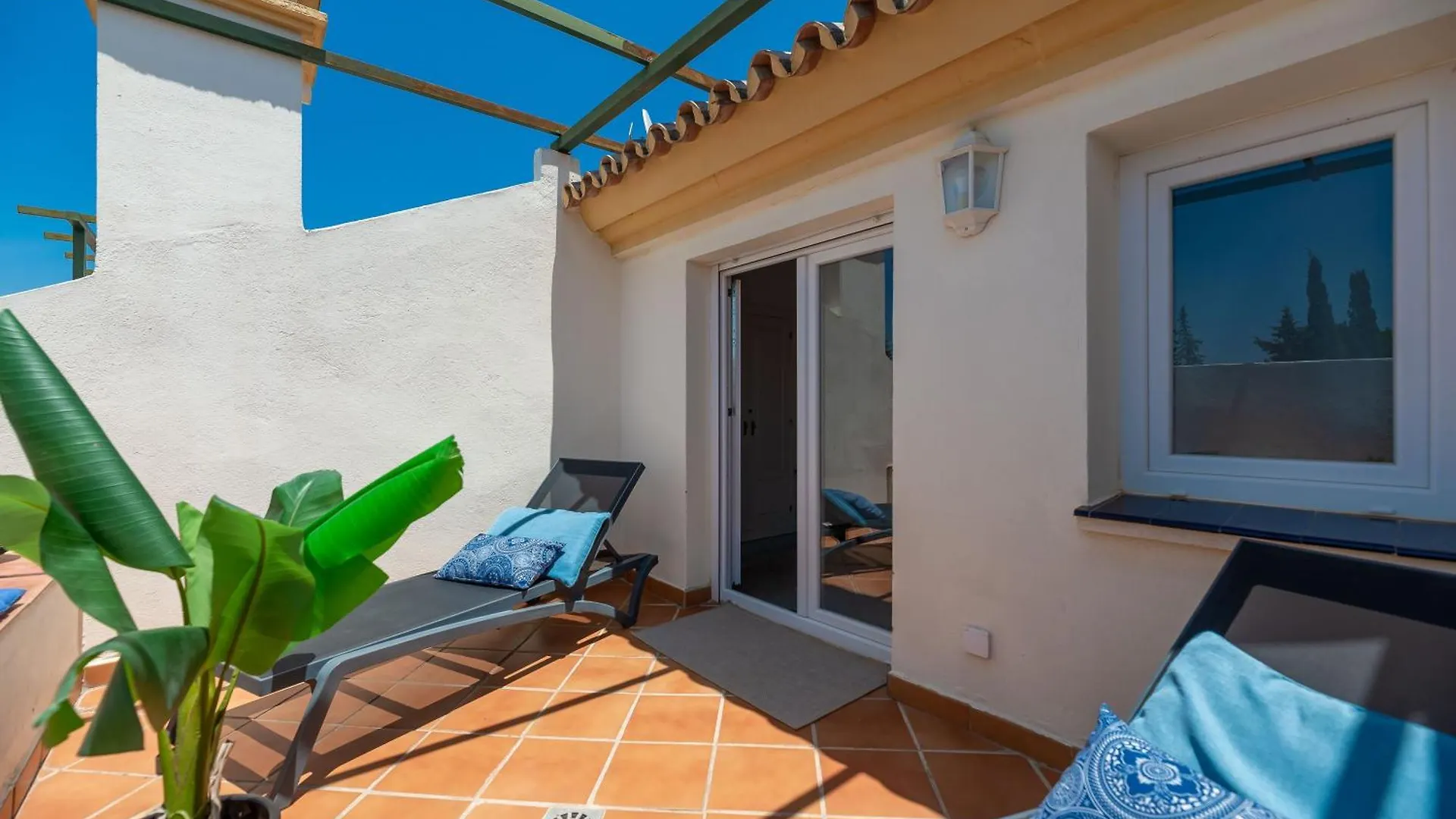 Elegant 2 Bdrm Penthouse With Bbq And Pools Apartment Marbella 0*,